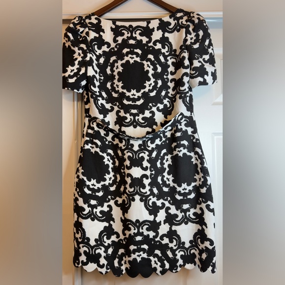 Chic Black and White Patterned Mini Dress - Picture 3 of 9